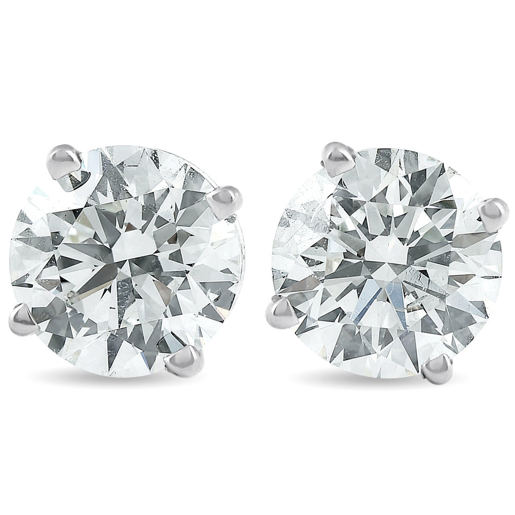 Diamond Stud Earrings vs Hoop Earrings: Which Style Fits You?