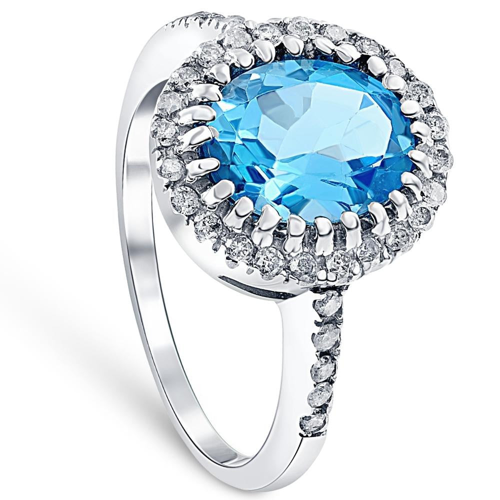 Engagement Ring Metals: Platinum vs. Gold