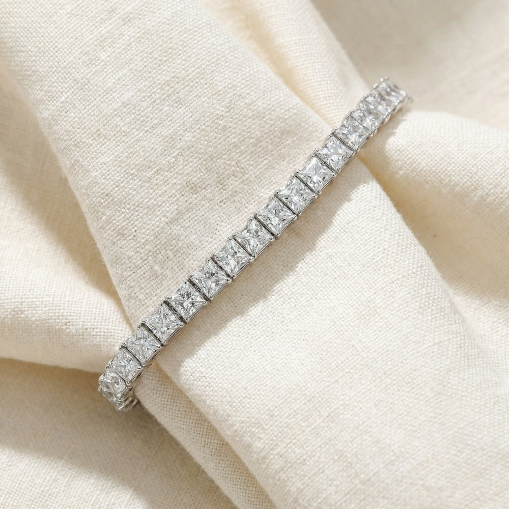 Diamond Tennis Bracelets: The Complete Buying Guide